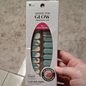 Dashing Diva Glow Gel Nail Strips